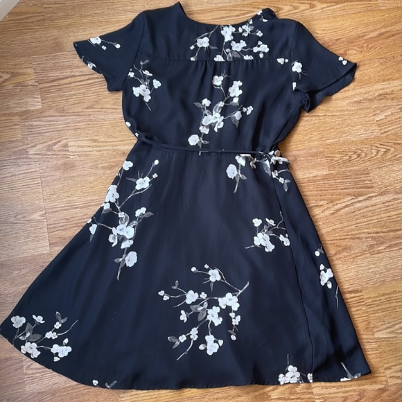 Dynamite Short Sleeve Wrap Dress - Picture 2 of 6